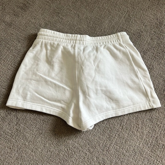 ARITZIA TNA 2” BOYFRIEND SWEATFLEECE SHORT - Picture 2 of 3